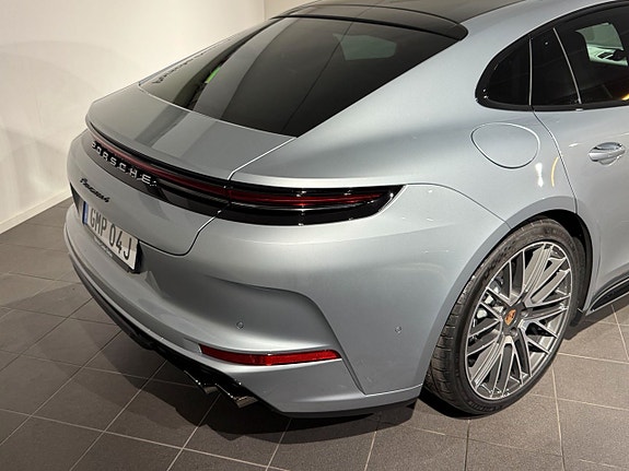 Porsche Panamera 4 6 of 15
