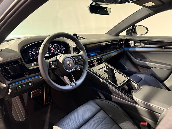 Porsche Panamera 4 10 of 15