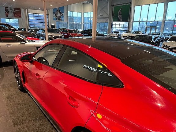 Audi e-tron GT 4 of 15
