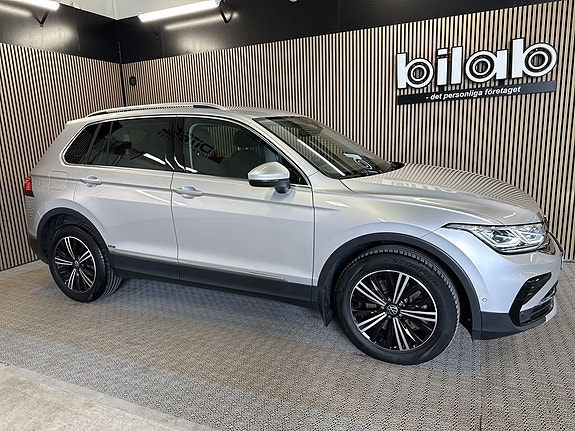 Volkswagen Tiguan 3 of 10