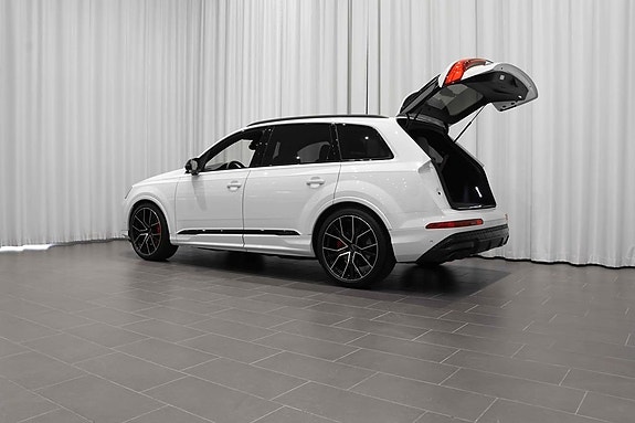 Audi SQ7 4 of 5
