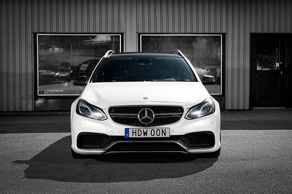 Mercedes-Benz E63 4 of 5