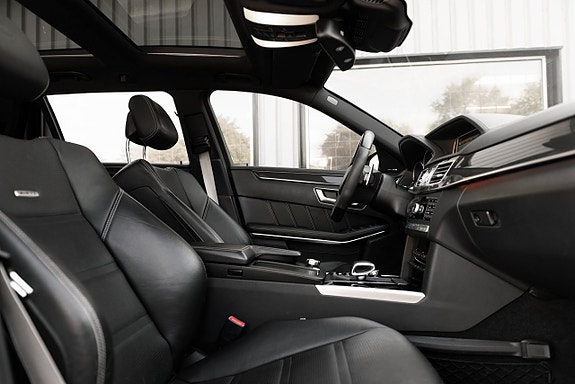 Mercedes-Benz E63 24 of 27
