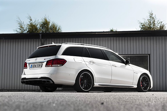 Mercedes-Benz E63 2 of 5