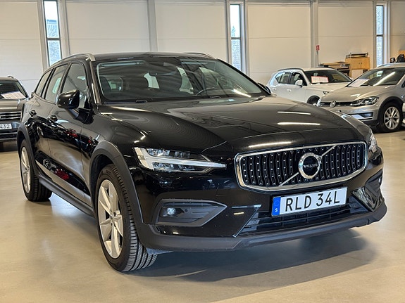 Volvo V60 Cross Country 3 of 5