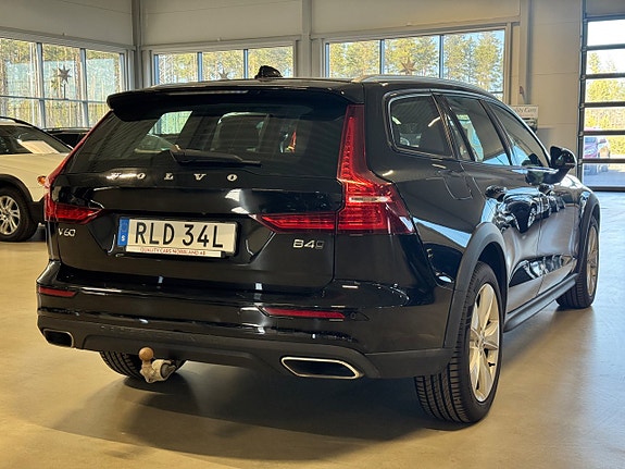 Volvo V60 Cross Country 4 of 5