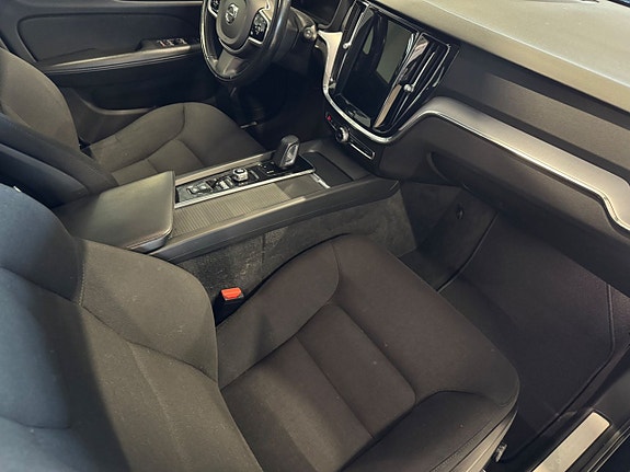 Volvo V60 Cross Country 10 of 20