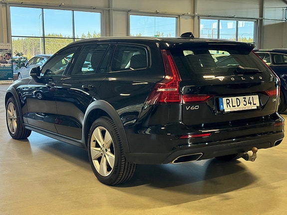 Volvo V60 Cross Country 6 of 20