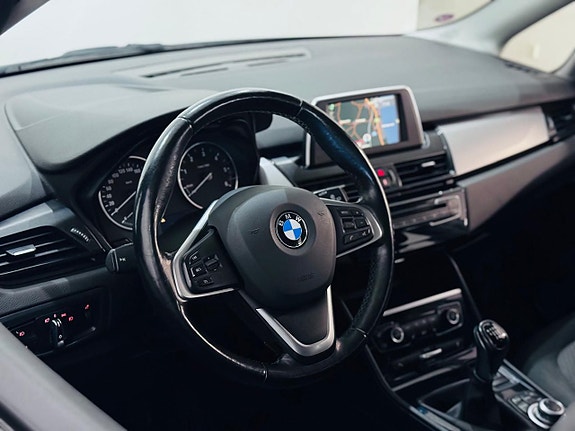 BMW 218 9 of 21