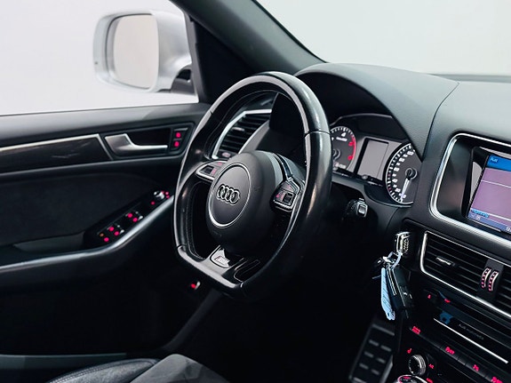 Audi SQ5 4 of 5