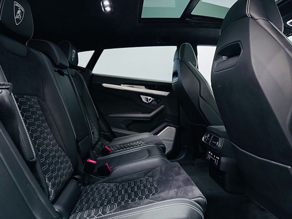 Lamborghini Urus 8 of 24