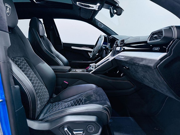 Lamborghini Urus 7 of 24