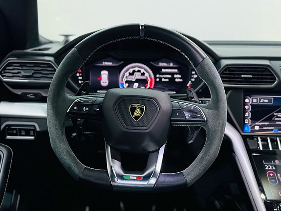 Lamborghini Urus 22 of 24