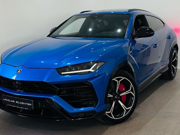 Lamborghini Urus 3 of 5