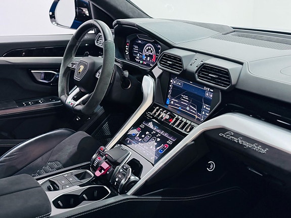 Lamborghini Urus 5 of 5