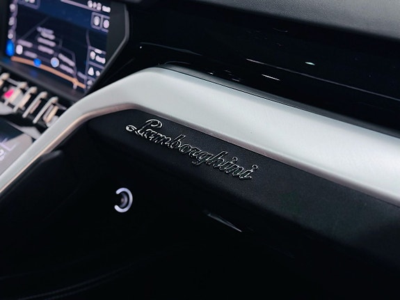 Lamborghini Urus 11 of 24