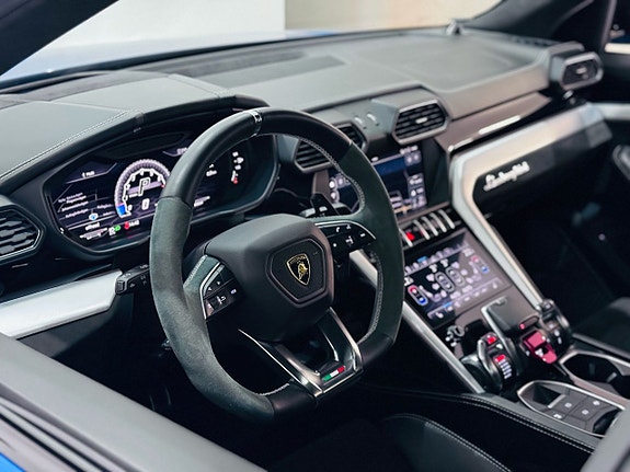 Lamborghini Urus 9 of 24
