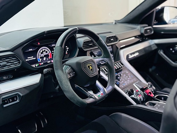 Lamborghini Urus 10 of 24