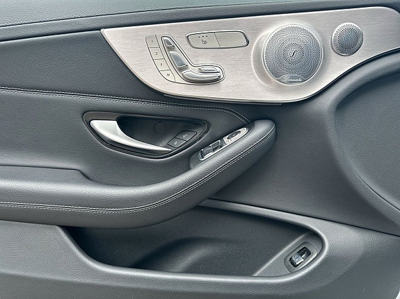 Mercedes-Benz C300 14 of 15
