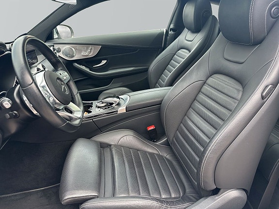 Mercedes-Benz C300 8 of 15