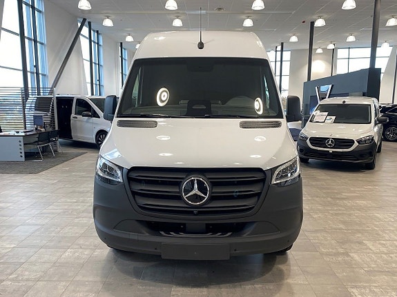 Mercedes-Benz eSprinter 414 2 of 12