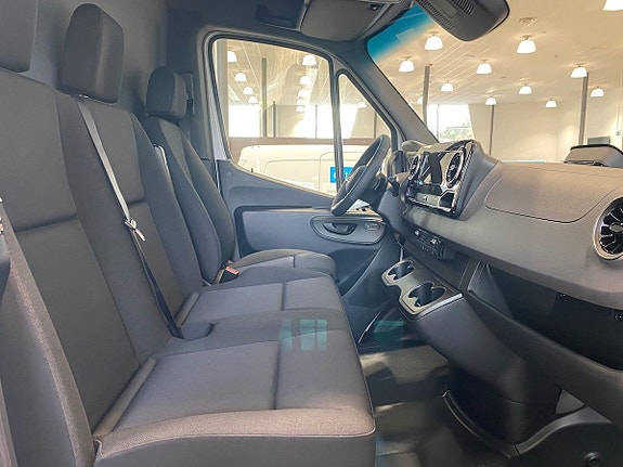 Mercedes-Benz eSprinter 414 9 of 12
