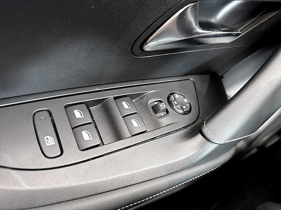 Peugeot 2008 7 of 19
