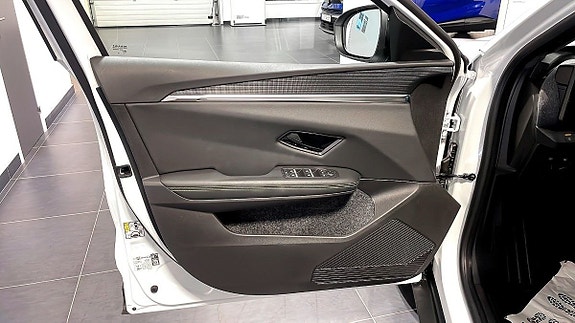 Renault Scenic E-Tech 11 of 12