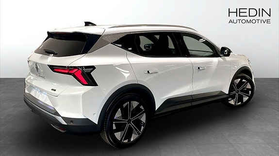 Renault Scenic E-Tech 2 of 12