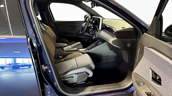 Renault 5 E-Tech 3 of 13