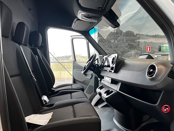 Mercedes-Benz Sprinter 208 14 of 20