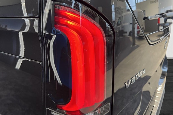 Mercedes-Benz V300 d 17 of 22