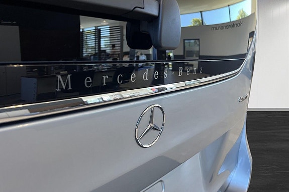 Mercedes-Benz V300 d 17 of 23