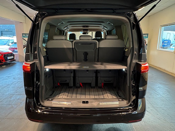 Volkswagen Multivan 24 of 27