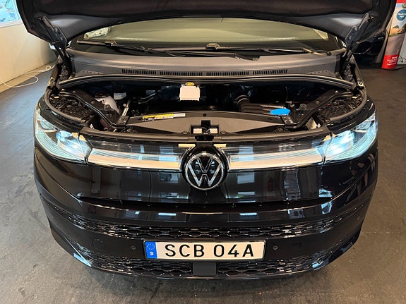 Volkswagen Multivan 25 of 27