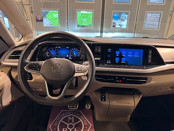 Volkswagen Multivan 8 of 27