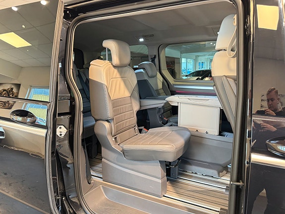Volkswagen Multivan 21 of 27