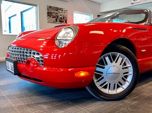Ford Thunderbird 6 of 26