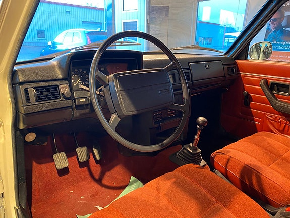 Volvo 242 7 of 21