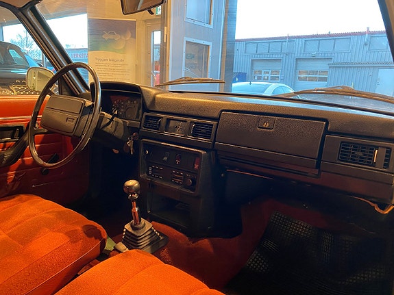 Volvo 242 9 of 21