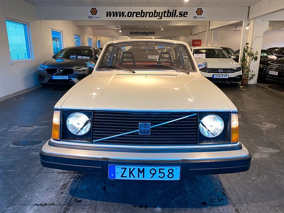 Volvo 242 21 of 21