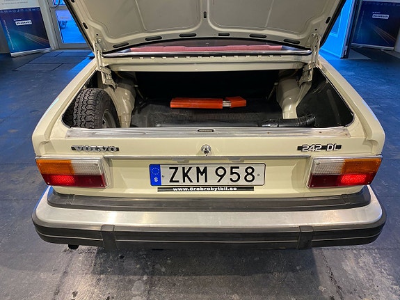Volvo 242 18 of 21