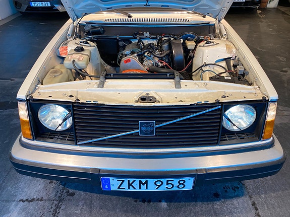 Volvo 242 19 of 21