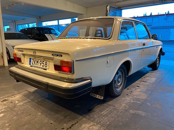 Volvo 242 4 of 21