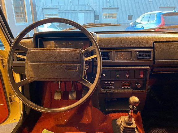 Volvo 242 8 of 21