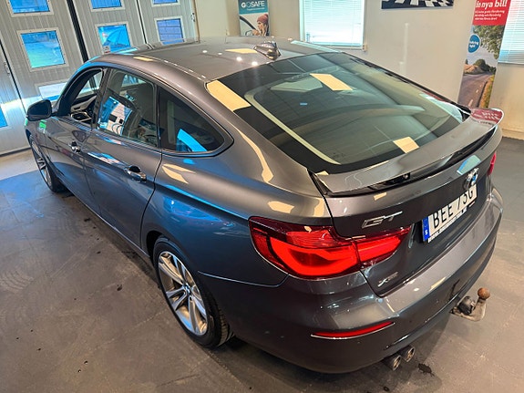 BMW 320 3 of 5