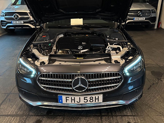 Mercedes-Benz E300 25 of 27