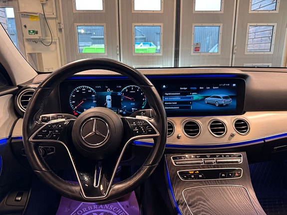 Mercedes-Benz E300 8 of 27