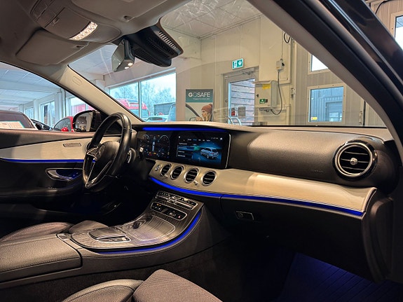 Mercedes-Benz E300 9 of 27