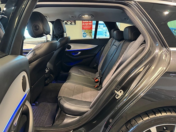 Mercedes-Benz E300 23 of 27